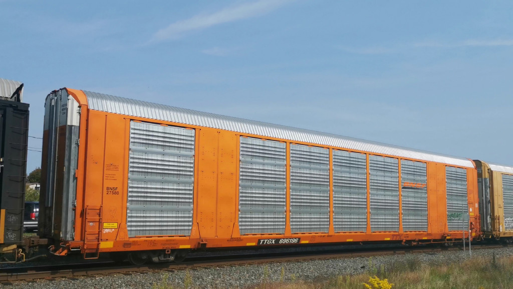 BNSF 27580 (Body) TTGX 696196 (Flat)